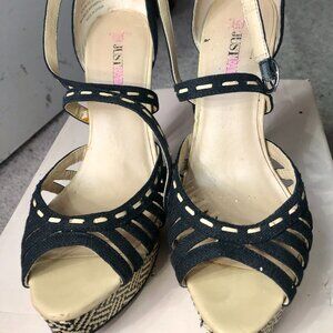 Justfab black platform heels / 9